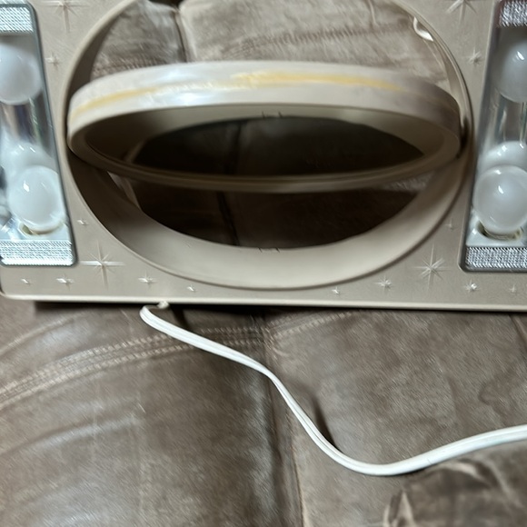 VINTAGE light up makeup mirror - Picture 2 of 13
